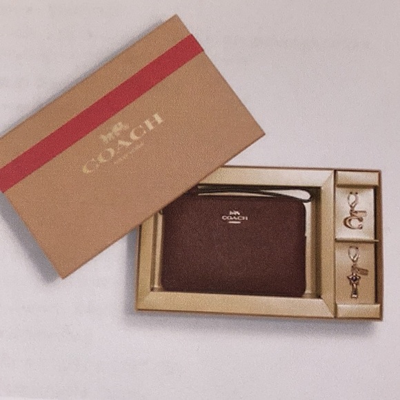 NWT Coach Gift Boxed Corner Zip Glitter Wristlet with Two Removable Charms - Picture 8 of 9